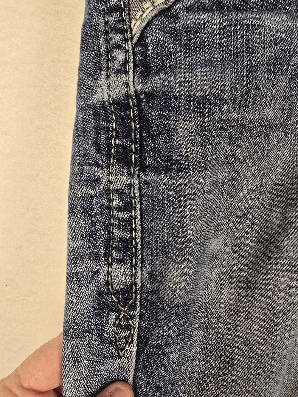 Rock Revival Rogue Faded Blue Topstitching Embellished Bootcut Jeans. Mens 32/30